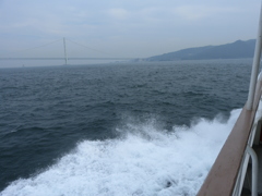 明石海峡、淡路島を望む