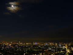 月と夜景の共演