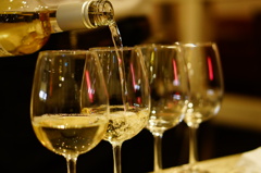 近くの店へワインを飲みに