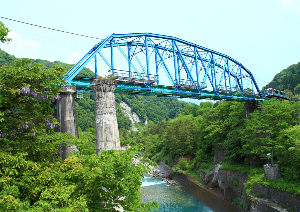 空に架かる空色の橋