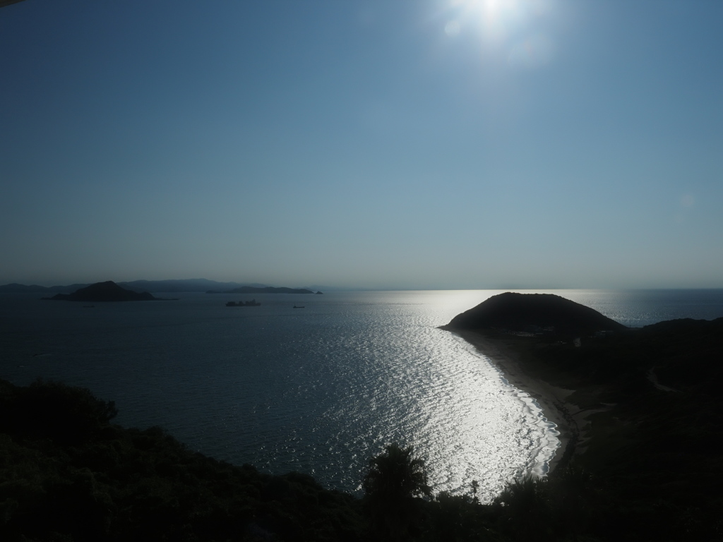 陽は沈む
