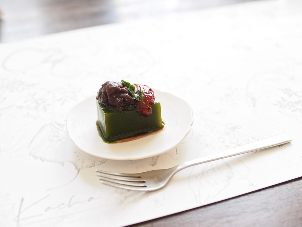 「抹茶寒天 北海道産小豆のあんこのせ」