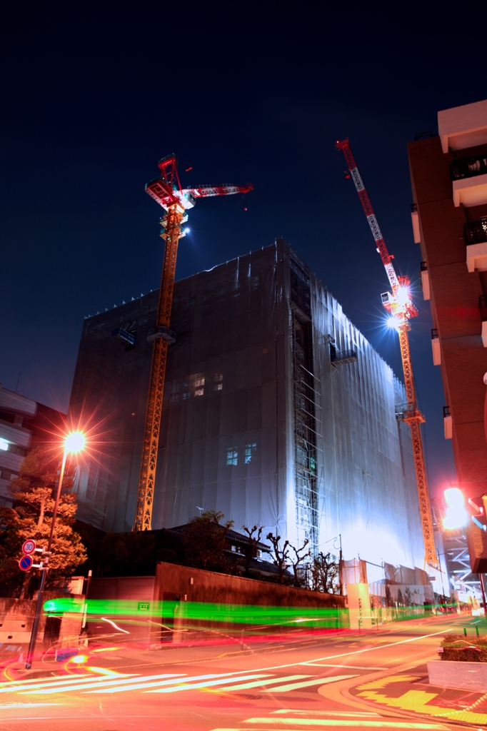 夜中のマンション建設