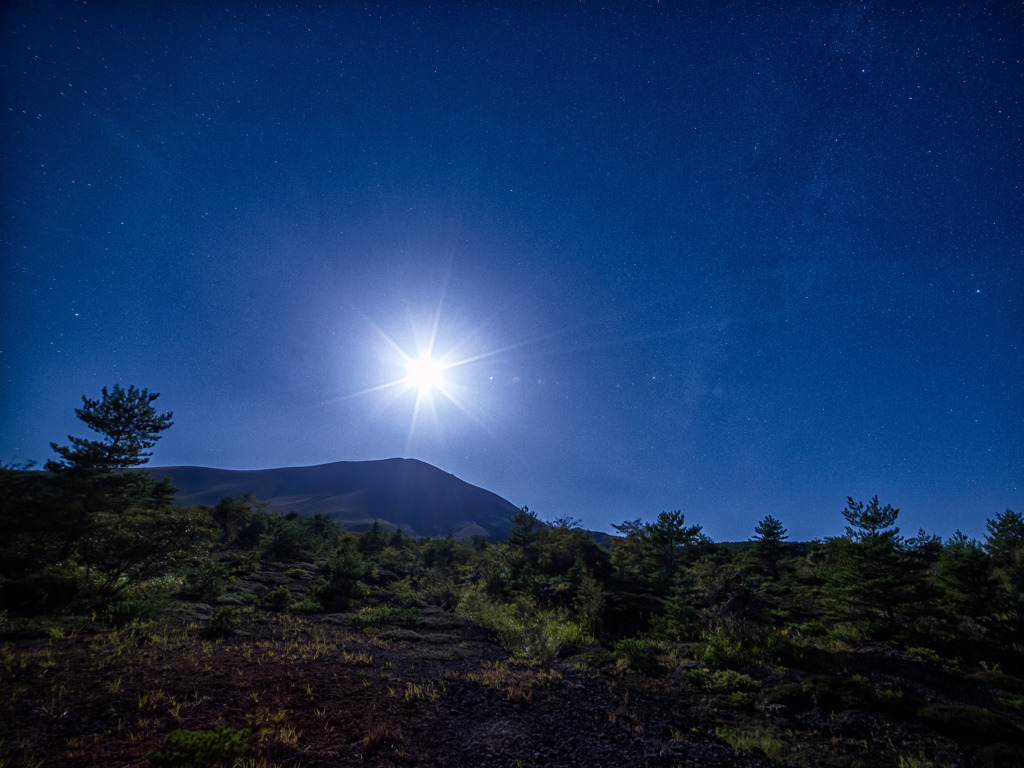 浅間山と満天の星空　〜長月〜