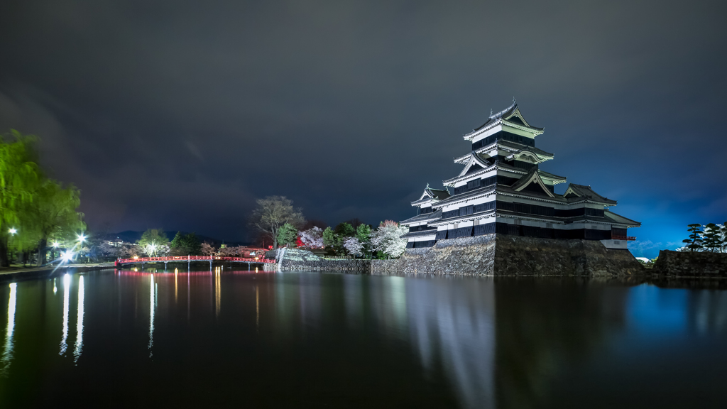 夜の烏城