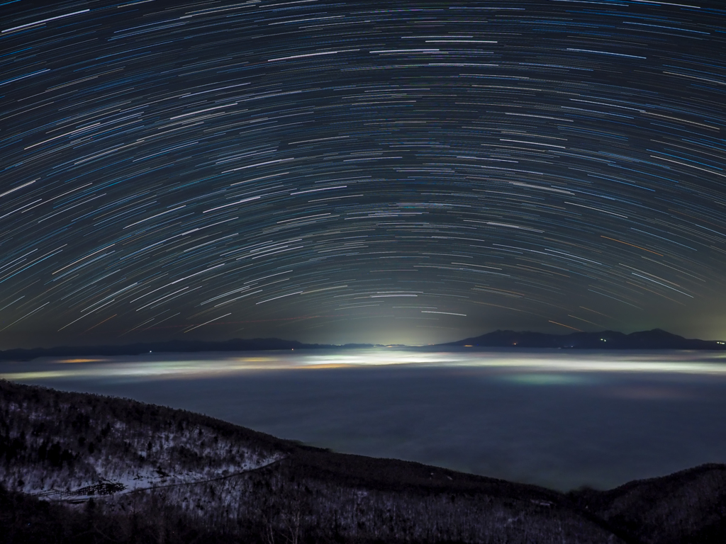 雲海にかかる星のアーチ