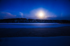 月夜の女神湖・冬