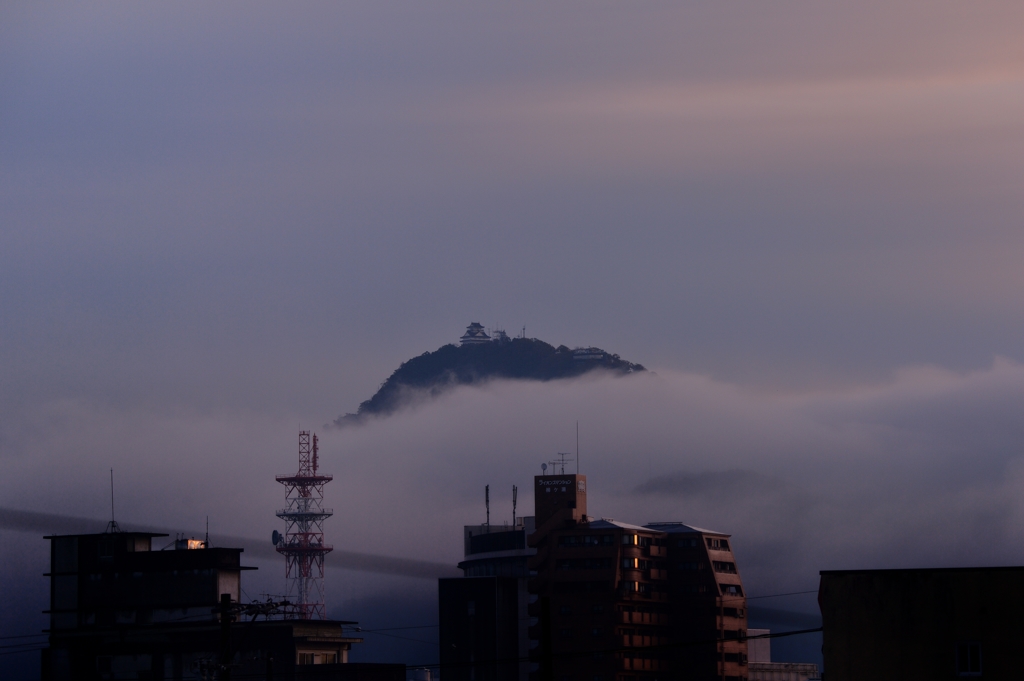 雲に浮かぶ城