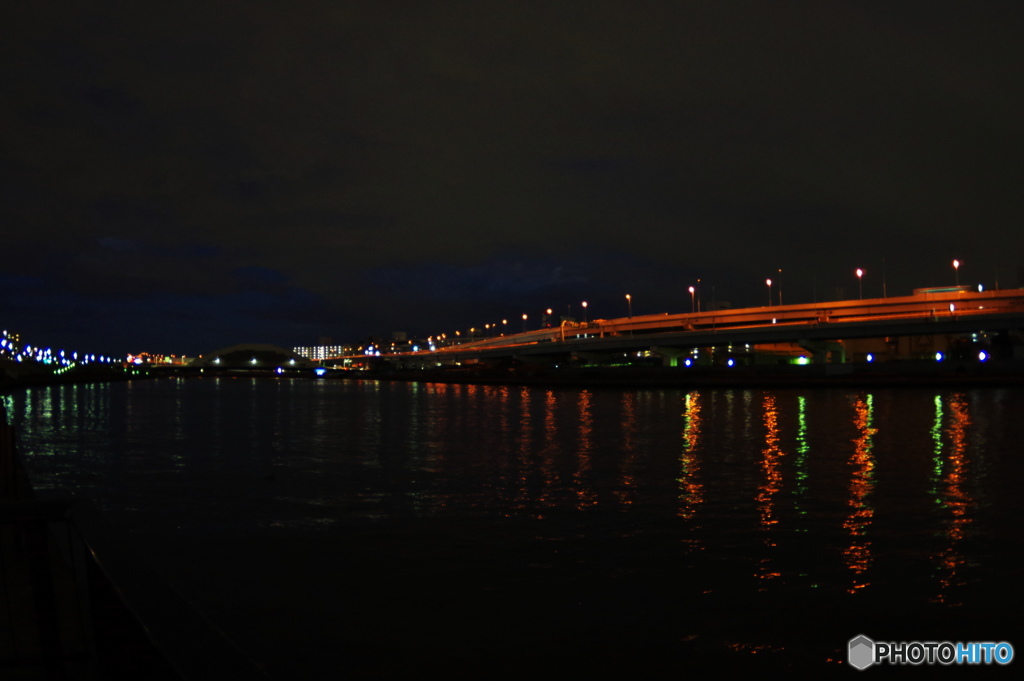 夜の隅田川