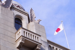 鷲と日の丸