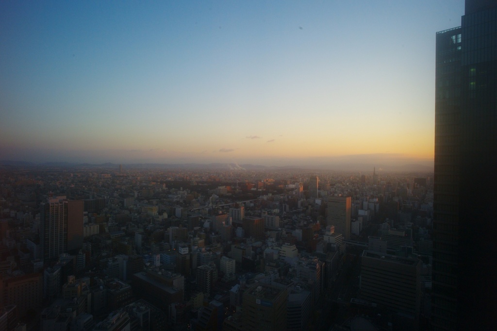 名古屋の夜明け