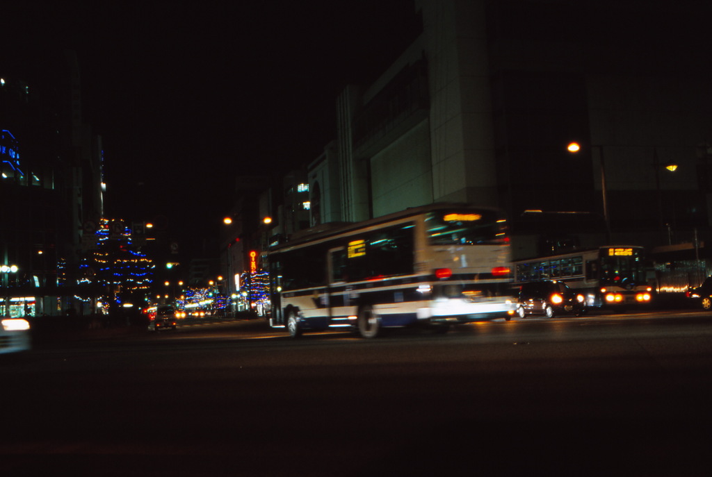 夜の大分駅前