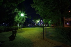 無人の公園