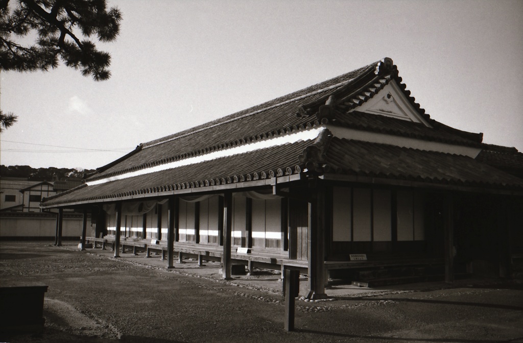新居の関所