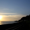 線路と海と夕焼け