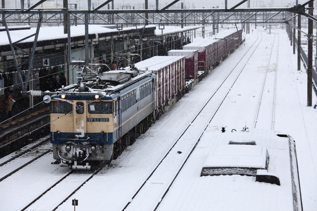 雪の多度津駅