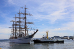 「日本丸」離岸中