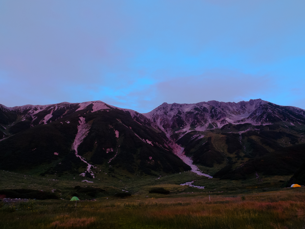 赤く染まる立山