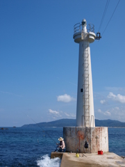 灯台と釣り人