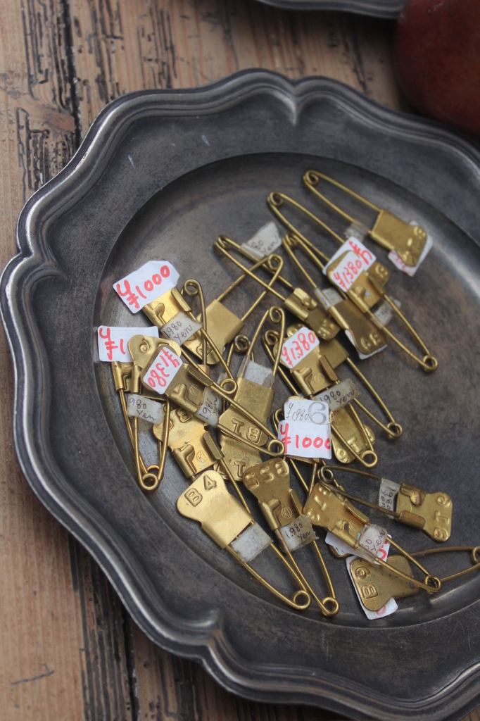 Pin's.