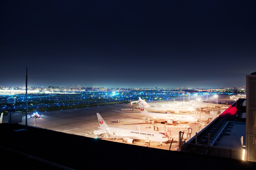 夜の空港