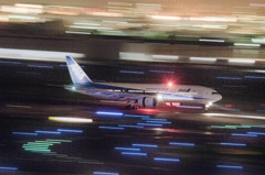 夜に降り立つ白き翼