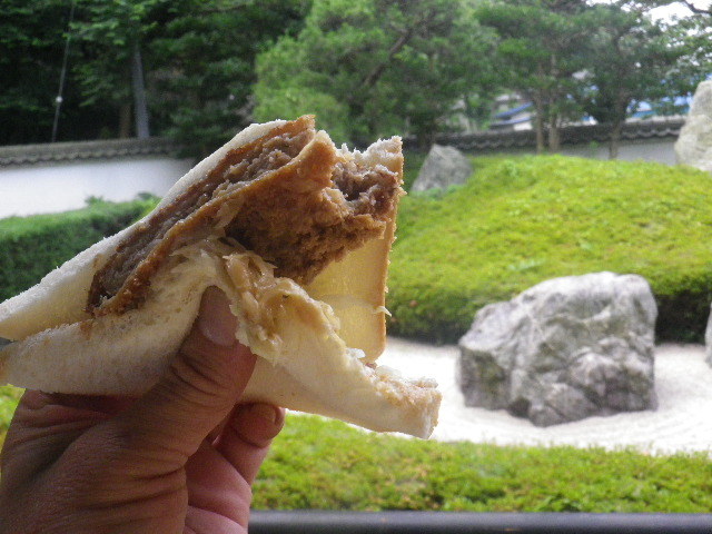 16.06.19　メンチカツサンド食った