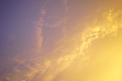 夕焼け、淡い雲