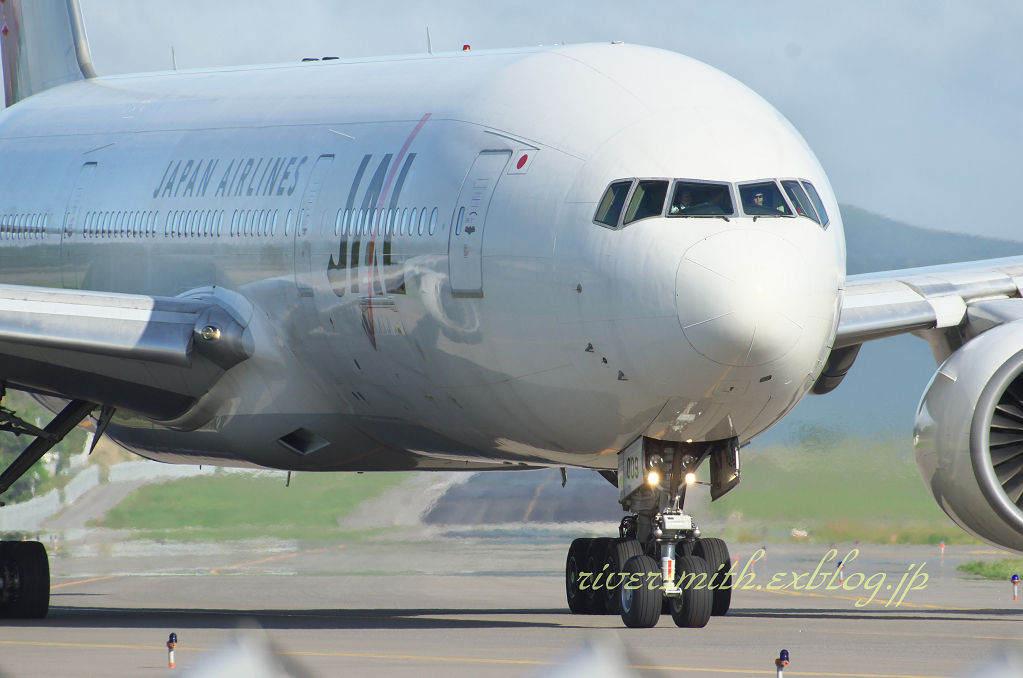 函館空港　JAL BOEING777-200 JA009D　離陸1