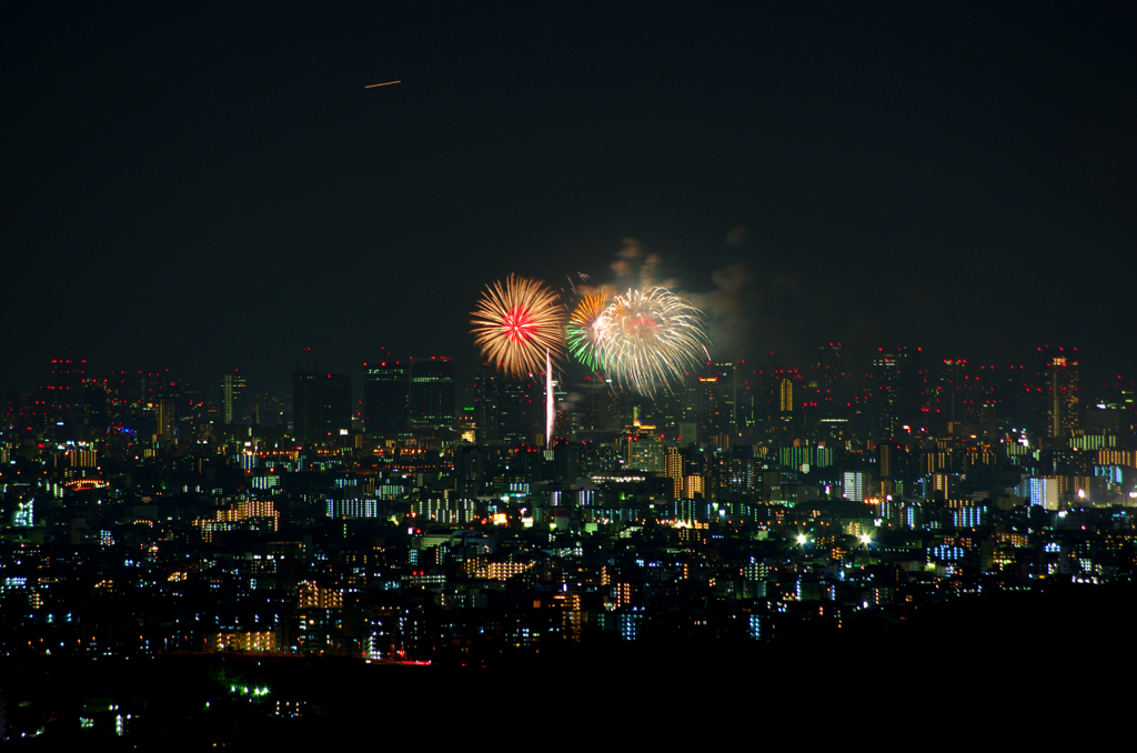 大阪の夜景 2 （花火付き＾＾）