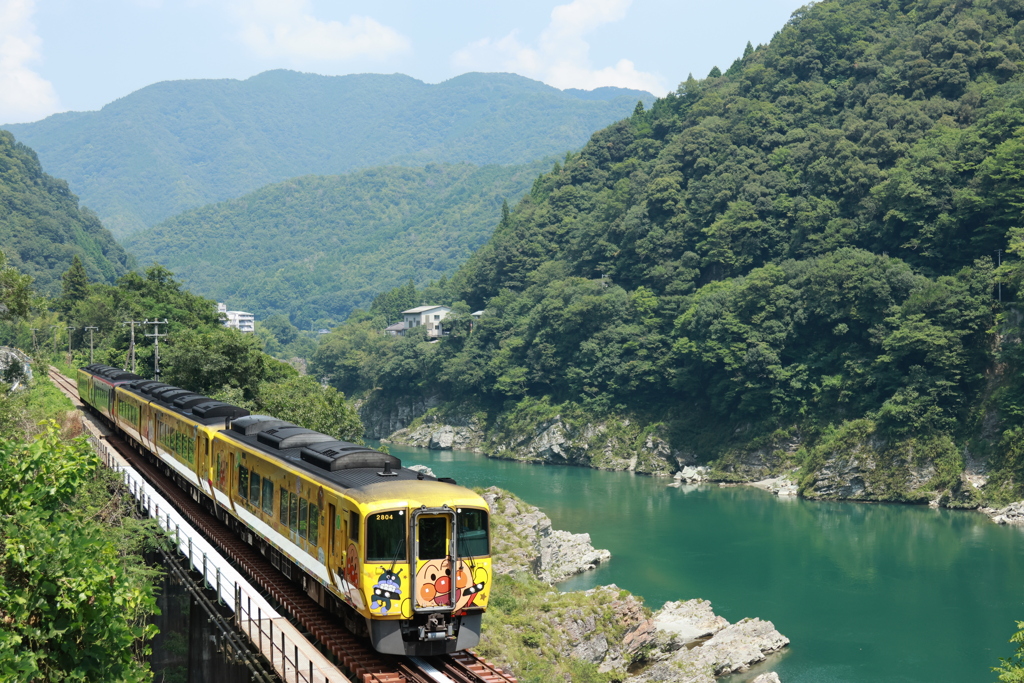 黄色いアンパンマン列車