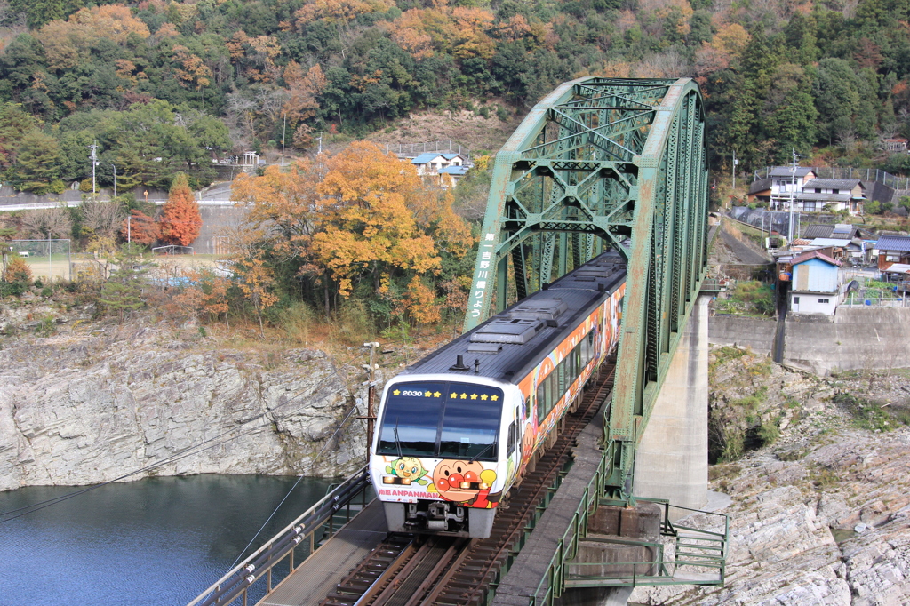 オレンジアンパンマン列車