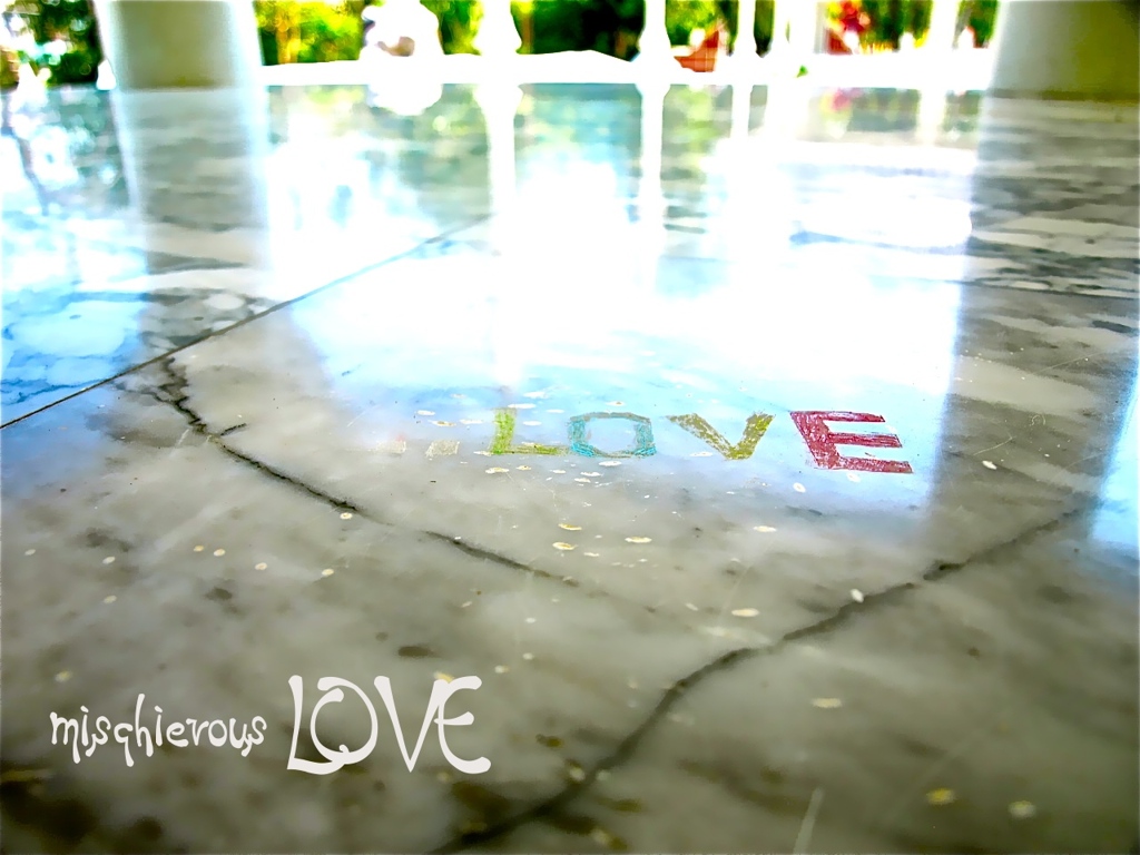 いたずら書き『LOVE』