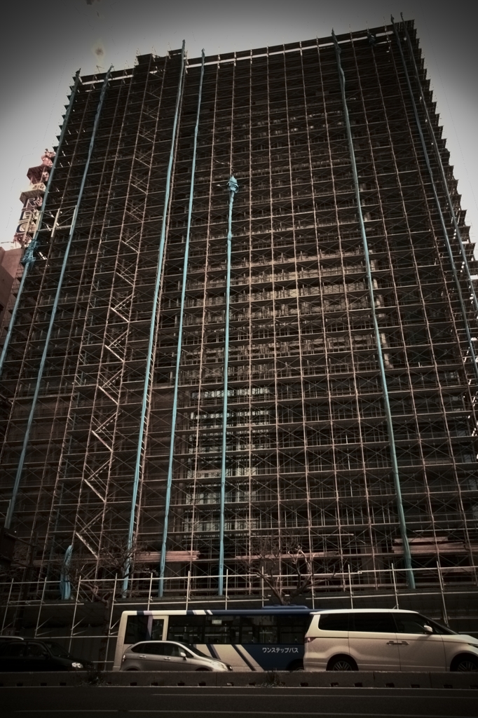 建設中