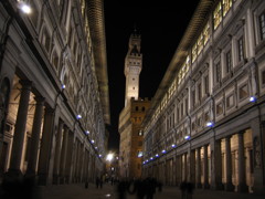 フィレンツェ　ウフィツィ美術館の照明