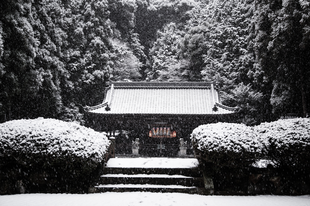 雪の氏社