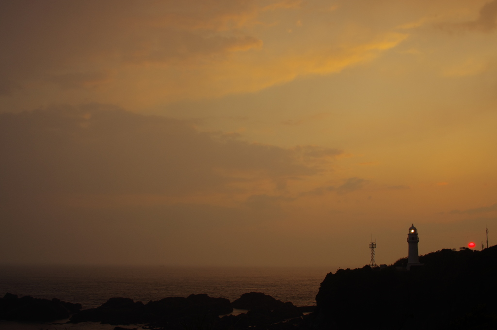 雨あがりの夕空に