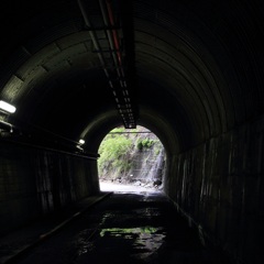 トンネルを抜けると･･･