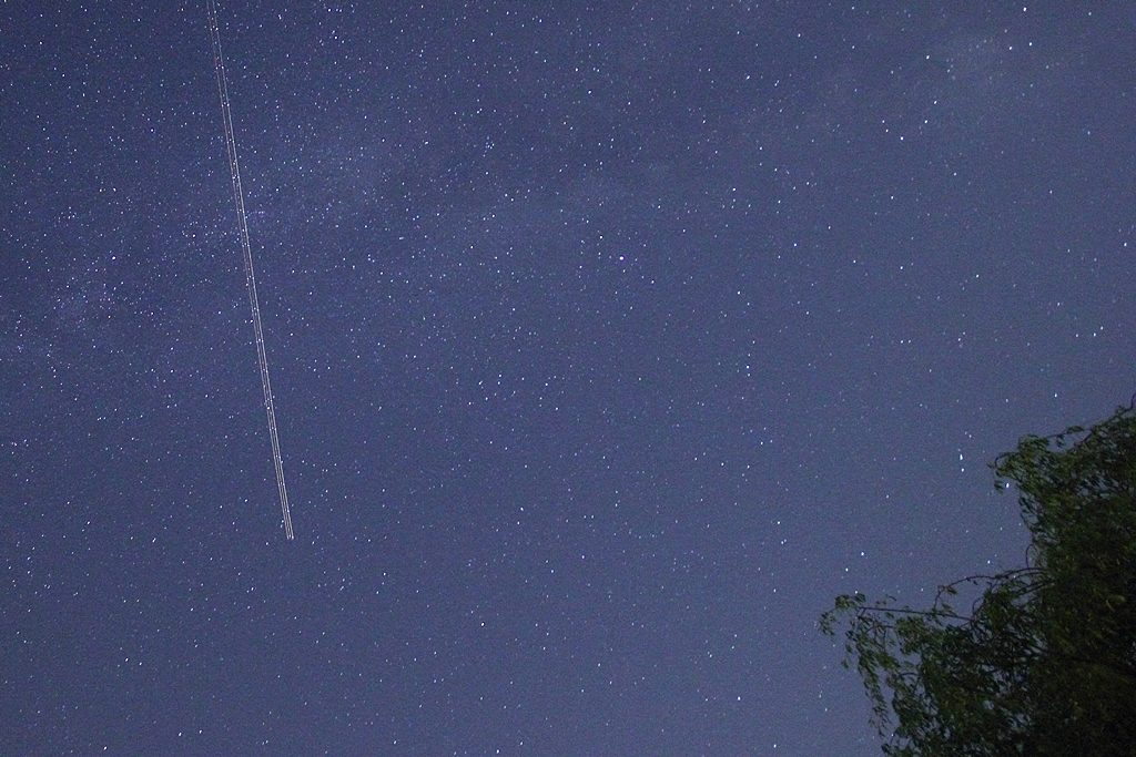 星空に飛行機・・・