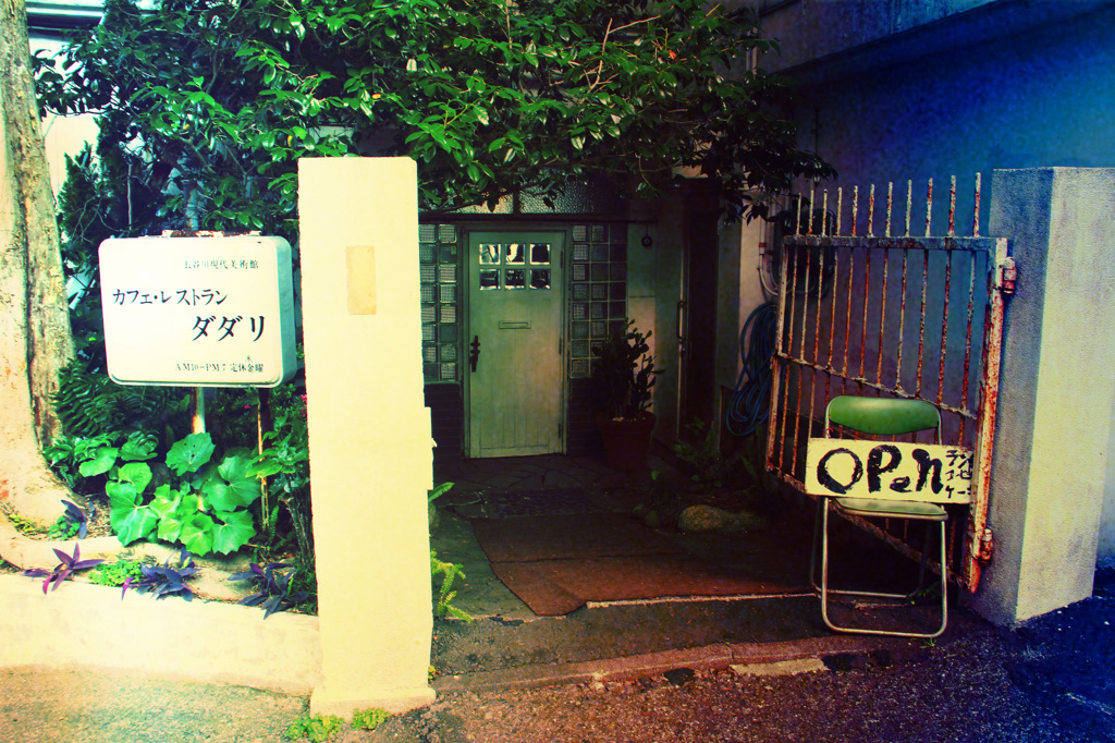 断崖絶壁にあるカフェ