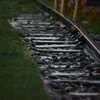 雨の中の線路