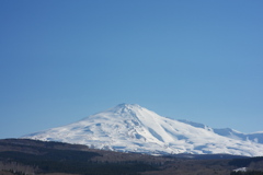 春を迎える鳥海山③