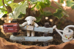 ポストの隣にジョーロが！