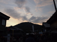 未来の方角はどっちだ