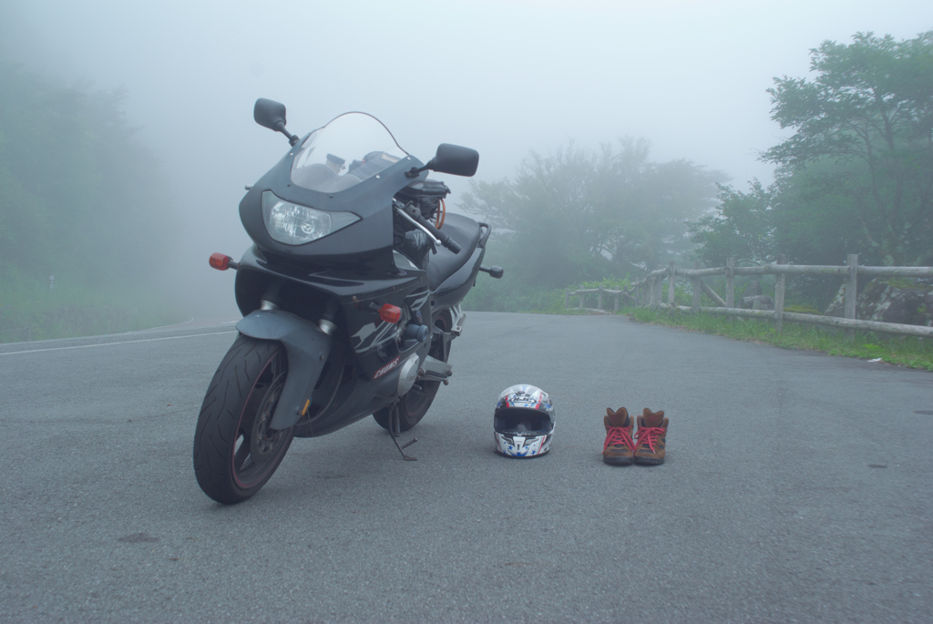 足を守る人と頭を守る人と私を遠くへ連れて行ってくれる人