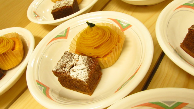 かぼちゃのモンブランとチョコケーキ