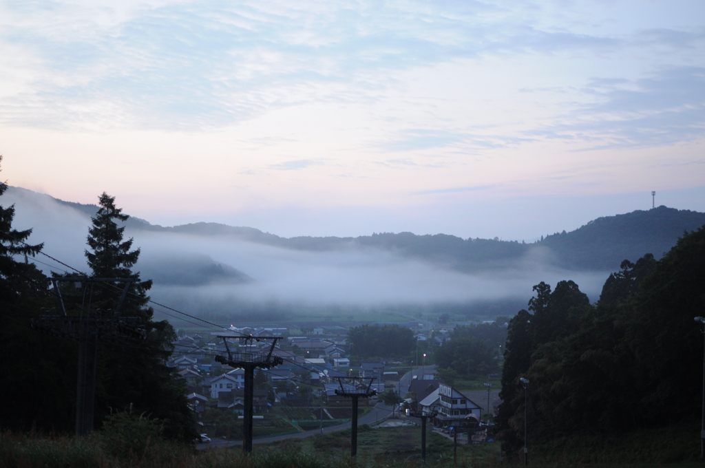 ６月スキー場の朝（神鍋スキー場）