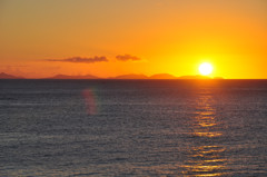 離島と夕日