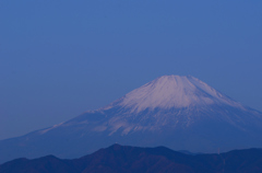 青