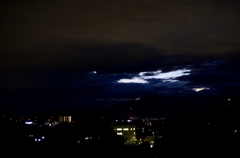 暗雲に光
